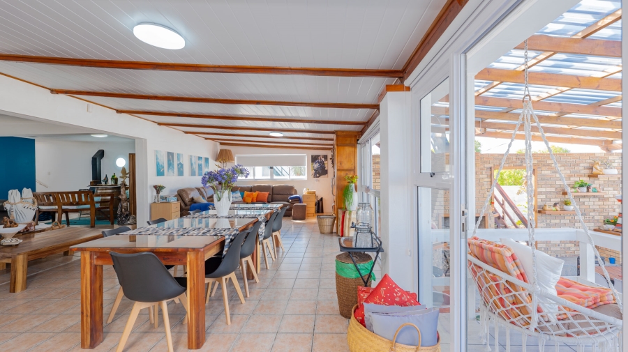 6 Bedroom Property for Sale in Struisbaai Western Cape